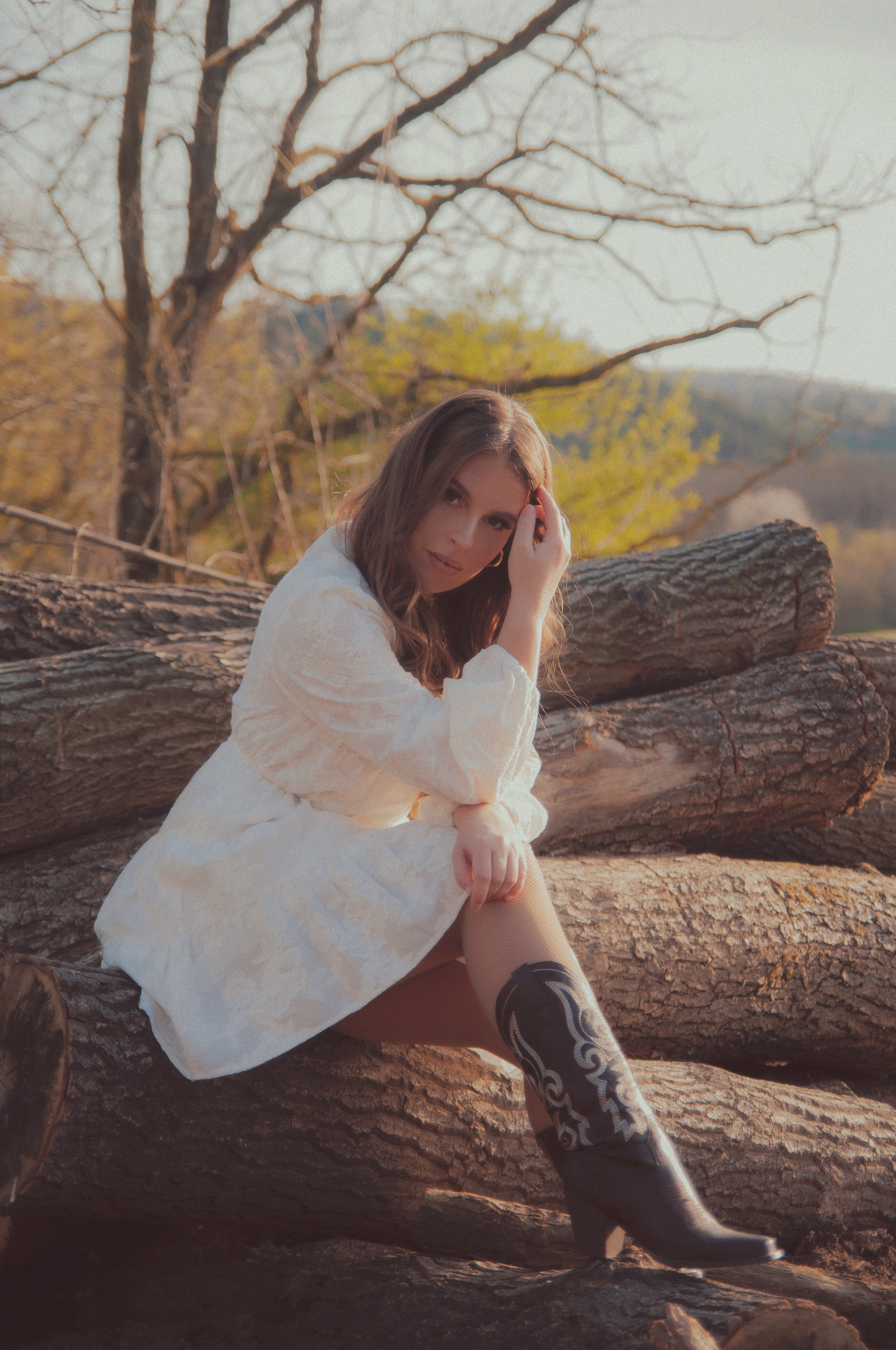 Amanna - A raw and intimate voice blending dreamy pop with bold female energy. 2